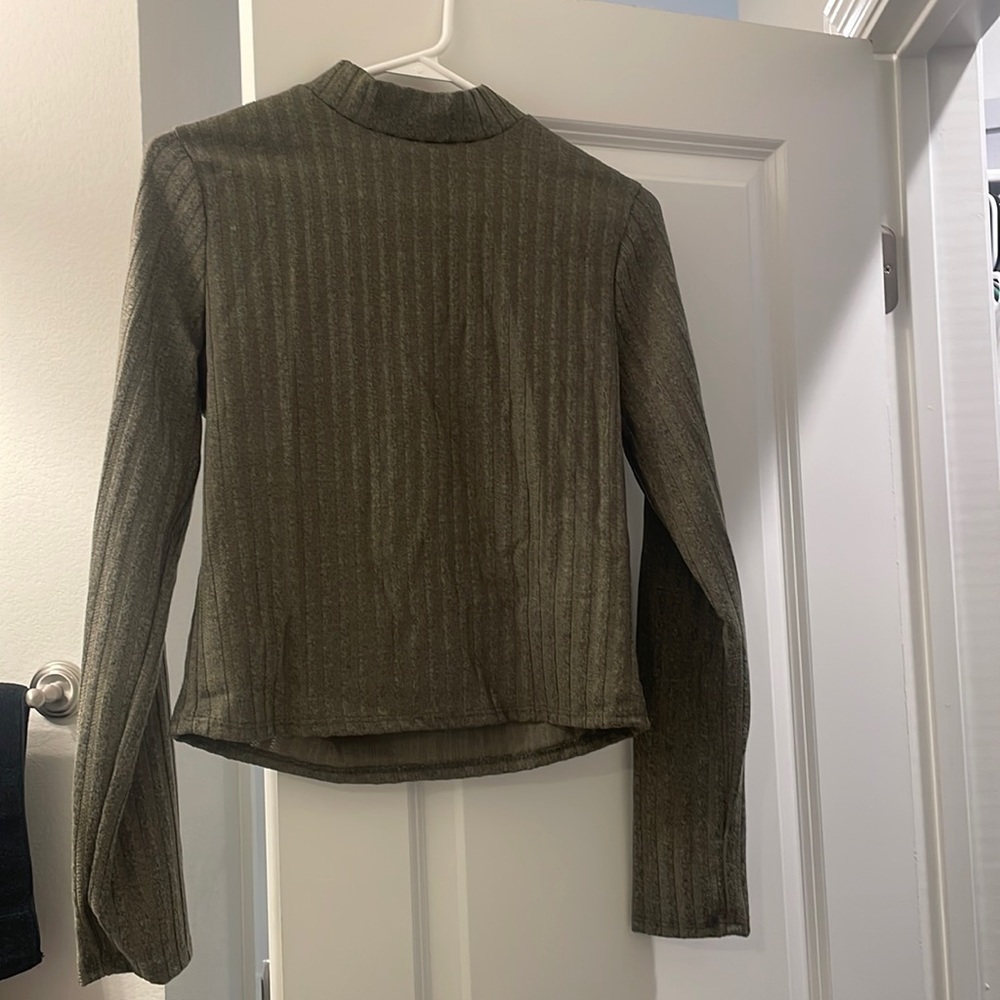 Size Large Olivia Rae long sleeve cropped blouse. Never worn